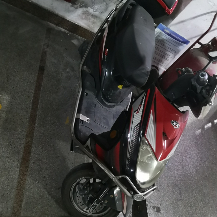 8成新    五羊电动车  电池已换  闲...