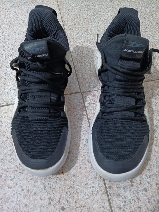 二手男鞋特步篮球运动鞋43码   鞋子保证...