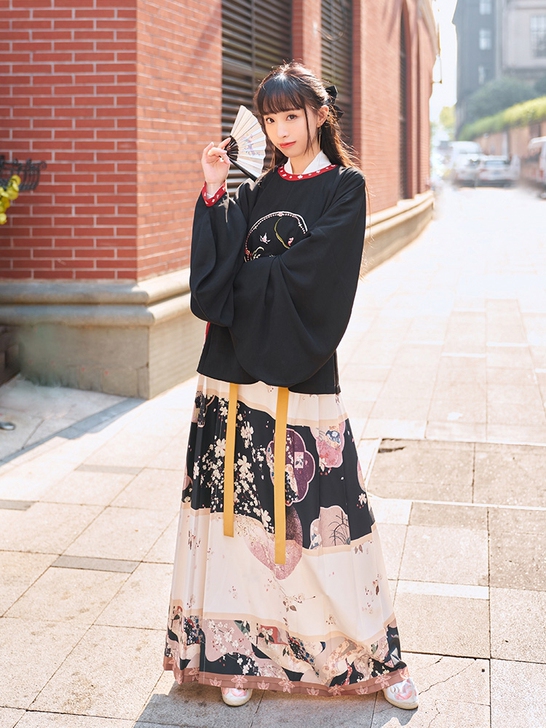 十三余 云梦月升