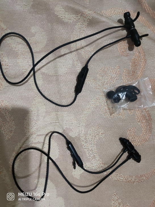 两条漫步者w280x，功能正常，按键开胶不...