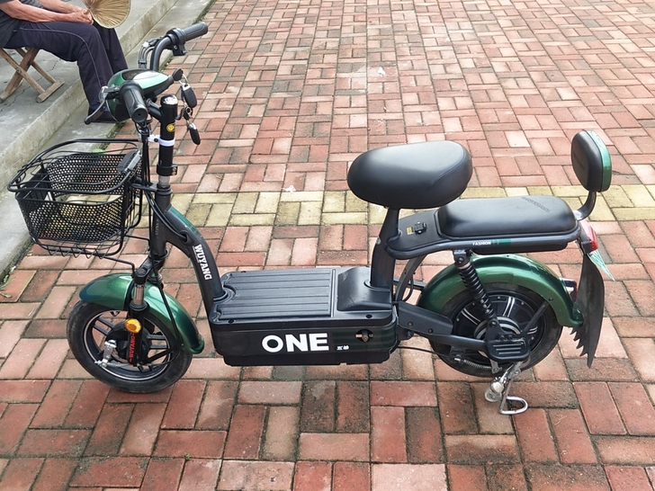 五羊电动车一辆， 准新车买了不到三个月。4...