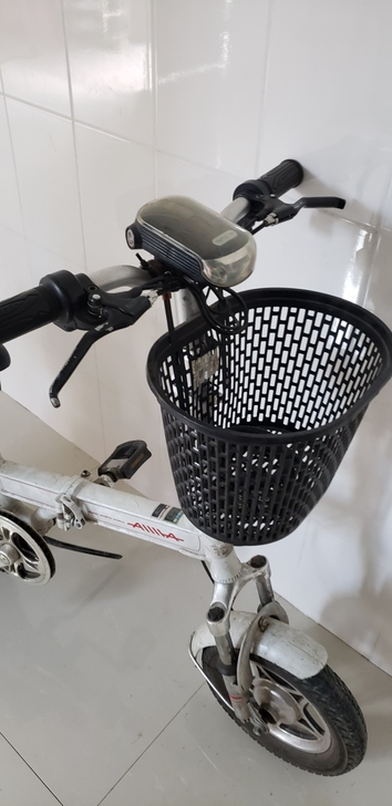 爱玛折叠电动车，工作原因，很少骑，现转卖，...