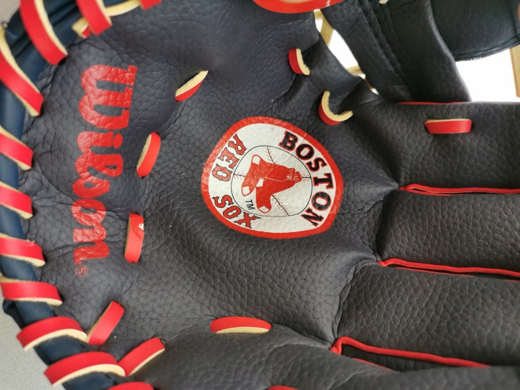 全新 Boston Red Sox 棒球手套