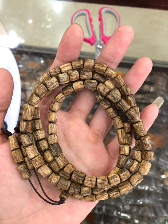 天然芽庄绿棋楠沉香随形手串,生闻凉意足,甘...