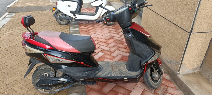 小刀电动车今年4月份刚换的电瓶，家里电动车...