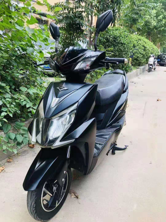 小刀雷霆王60.20安电池，成色看图，够新...