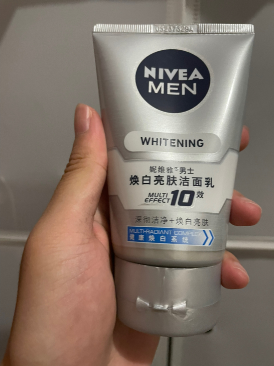 妮维雅男士焕白亮肤洁面乳美白保湿补水温和清...