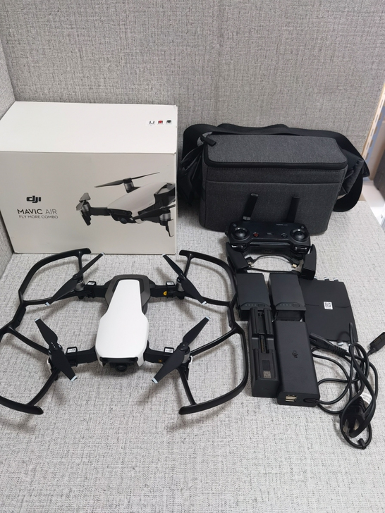 95新大疆御air1双电套装带管家 四轴折...