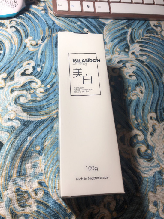 付邮送 伊诗兰顿焕彩美白补水保湿洁面乳 洗...