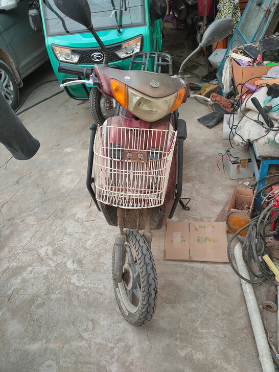 爱玛电动车出售，电瓶去年换的48/20ha...