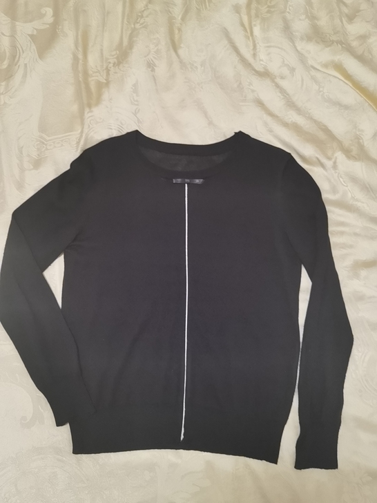 百分百薄款羊绒衫,剪标,非常柔软舒服,M码。