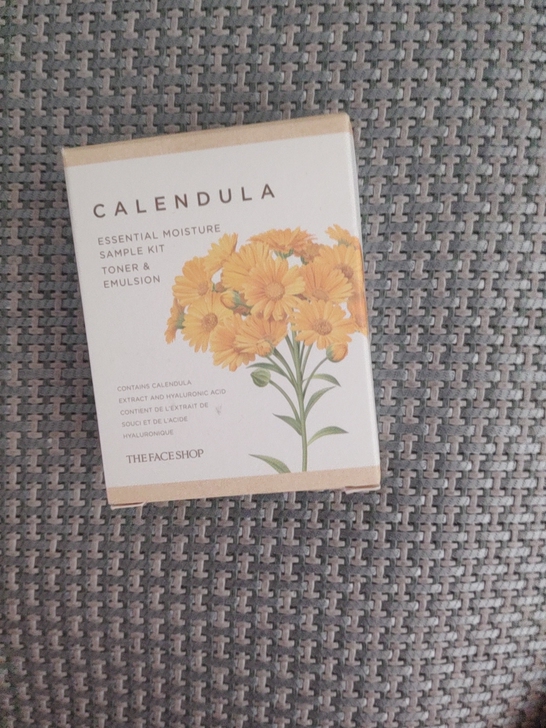 菲诗小铺水乳,余2。全新。两个打包6块。日...