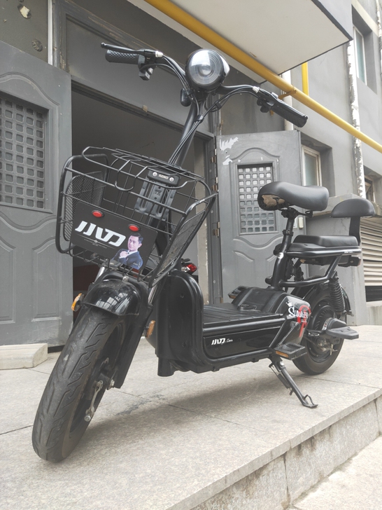 小刀电动车，95成新，刚换的电瓶。能跑30...