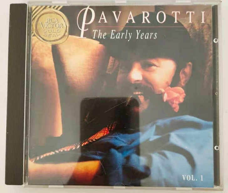pavarotti德版CD 盘9新 盒子坏...