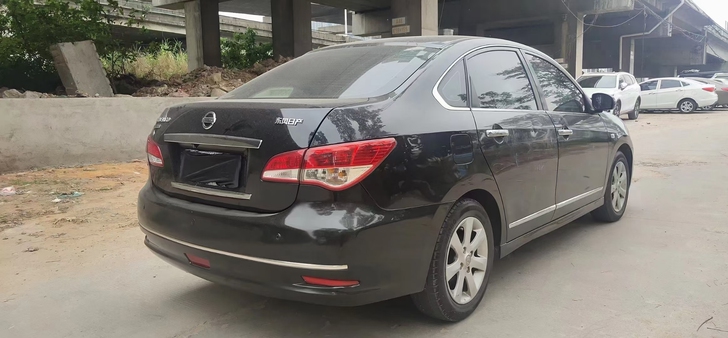 12年日产轩逸，省油利器，自动档拥有1.8...