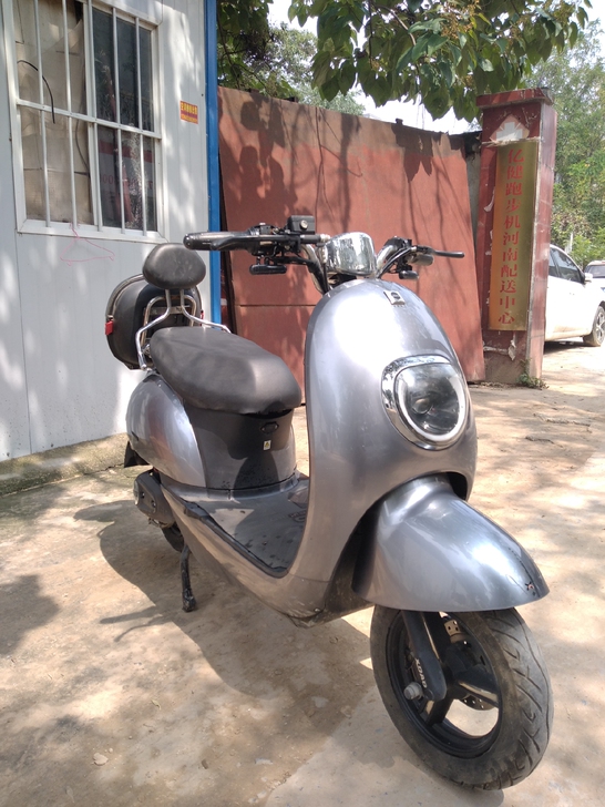 九成新二手电动车。二手爱玛雅迪踏板两轮电车...