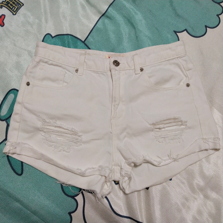 白色牛仔短裤