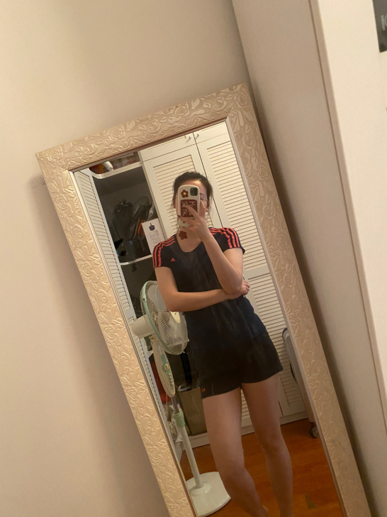 上衣阿迪 短裤安踏