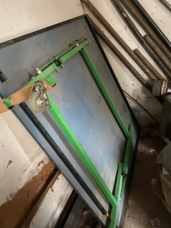 乒乓球桌,在库房放着,成色很不错