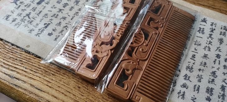 桃木梳子,辟邪。《龙凤呈祥》