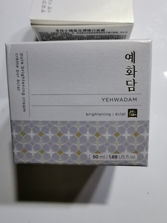 菲诗小铺蕊花谭臻白面霜50ml正装，保存完...