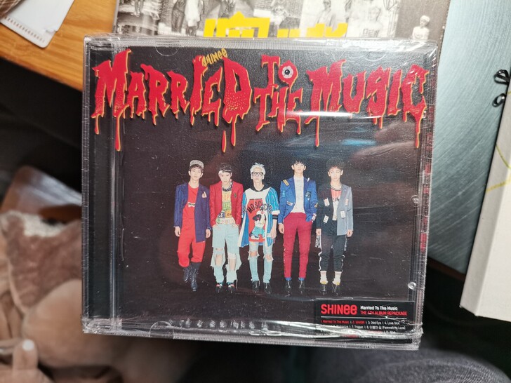 SHINee EXO wannaone 李...