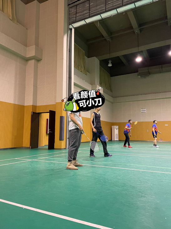 新兴体育馆羽毛球场地预定代刷超大优惠