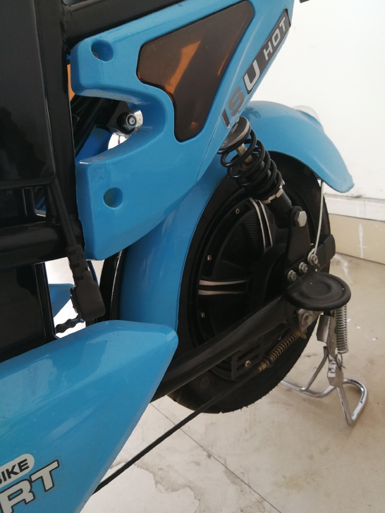 帮同事出一台个人自用的电动车，平时就上下班...