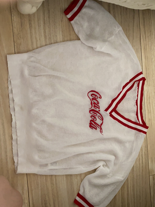 Asia家,全新l码针织衫,胸前刺绣正红色...