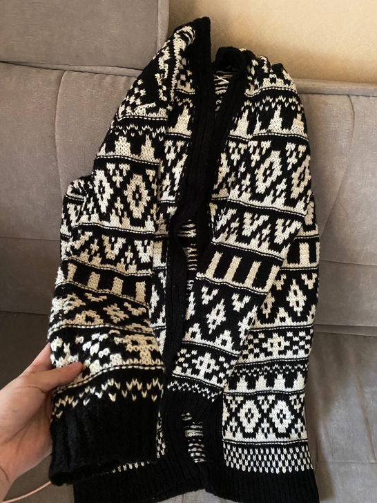 黑白相间毛衣外套衣物类任选三件包邮，长款女...