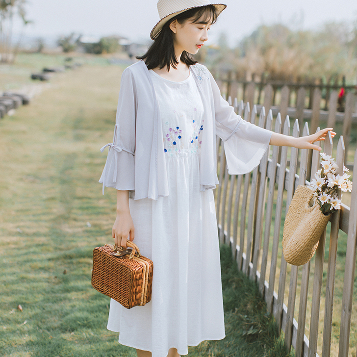 2018新款女雪纺衫刺绣上衣系带喇叭袖超仙...