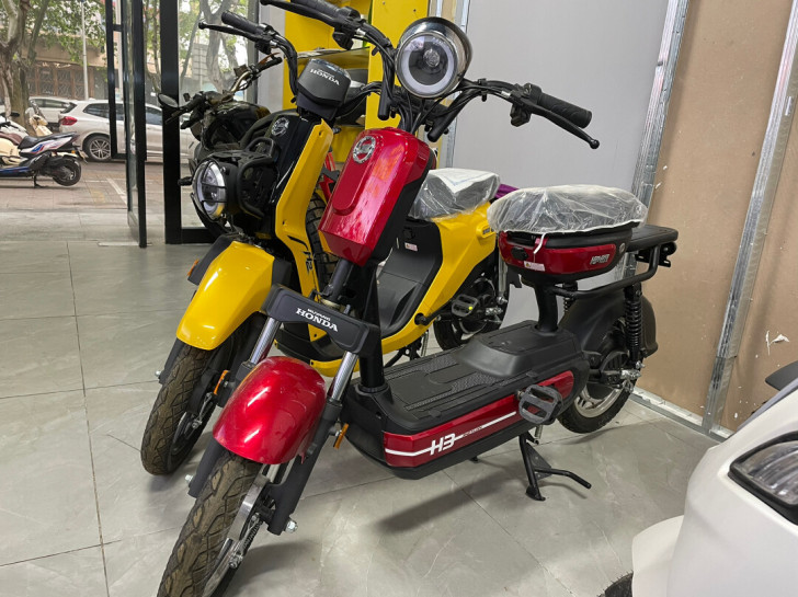 本田锂电代步车,黄色3000.红色2800...
