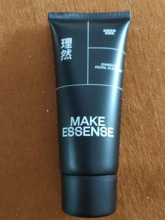 理然碳黑净彻洁面乳。一瓶50g。全新未拆封...