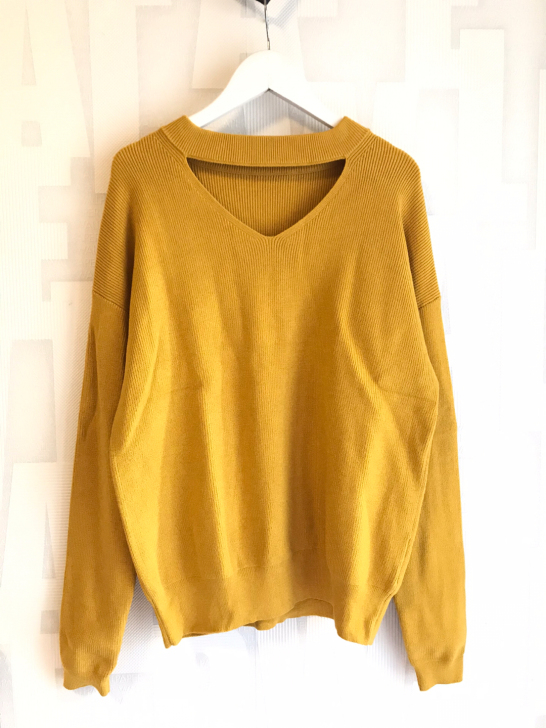 姜黄色针织衫，质量很好，版型很好看。商场买...