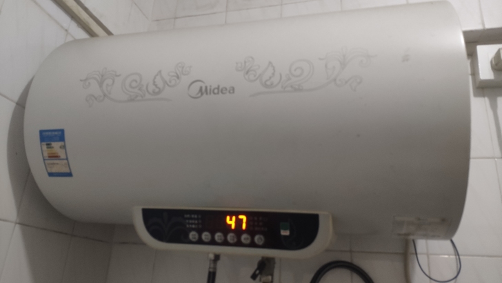 美的热水器，7成新，搬家出售，急，需自提！