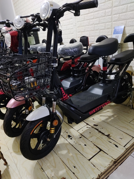 八月十五临近,厂家做活动直销一批电动车。原...