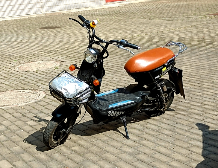 小刀电动车48v20A的,新电瓶,车体八成...
