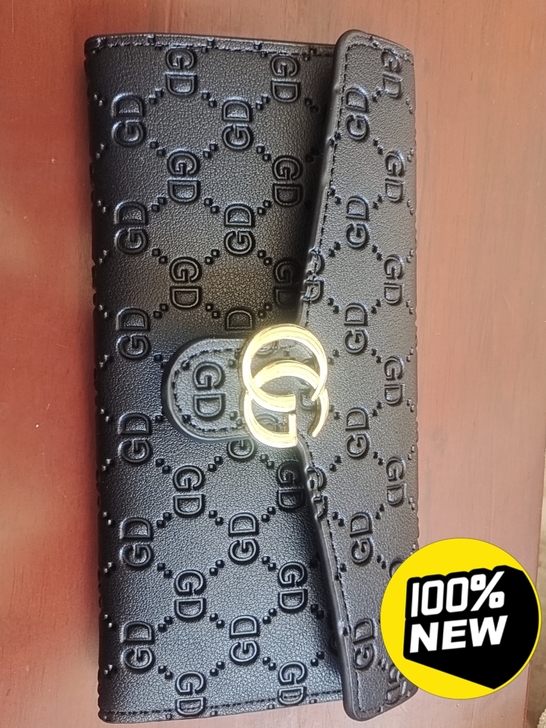 全新钱包，有喜欢的可以拍，纯皮。