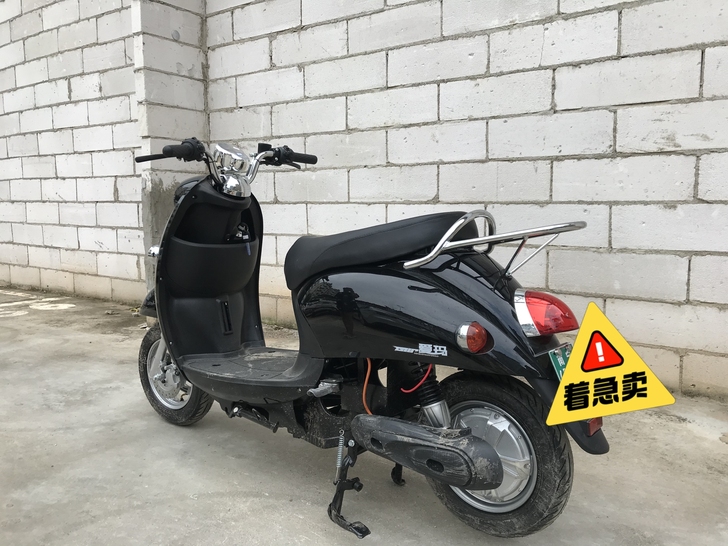 9新爱玛电动车，带小绿牌，票据齐全，可过户。