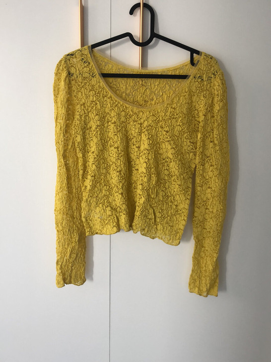 小心机蕾丝打底衫，姜黄色大低领蕾丝衫.