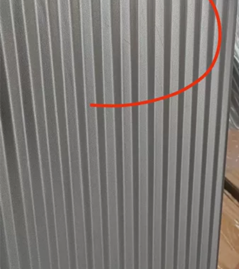 20寸铝框拉杆箱，手柄有磨损，表面有微痕，...