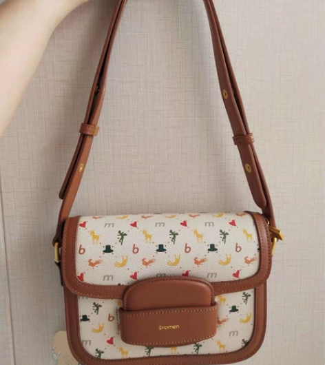 ?不莱玫大容量女秋斜挎包风琴包 背过两次 ...