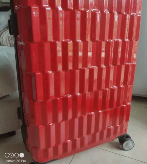 全新万向轮静音行李箱,26寸 感兴趣的话点...