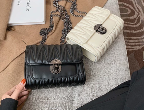 小包包女2022新款时尚百搭秋冬褶皱网红菱...