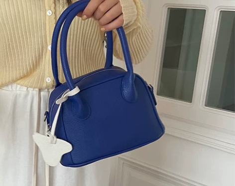 包包女2021春款小众设计高级感电光蓝手提...