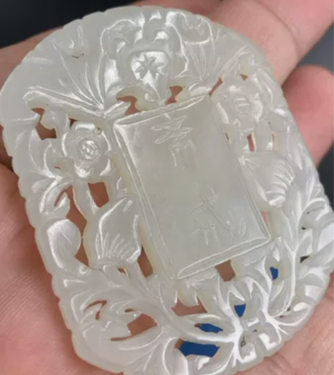 和田玉斋戒玉佩玉质好，皮壳熟美，路份高，适...