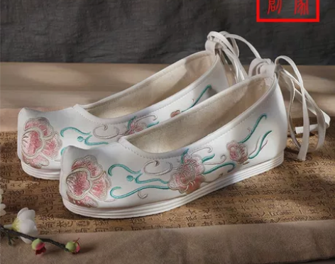 春夏古装鞋子女古风汉服搭配复古内增高绣花原...