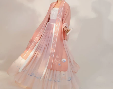 两件，粉色是三米摆，蓝色是六米摆，蓝色上身...