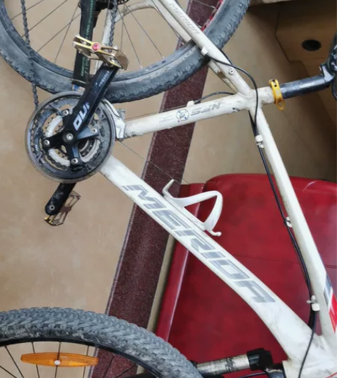 美利达公爵600，磕碰已拍出，后拨的变速需...