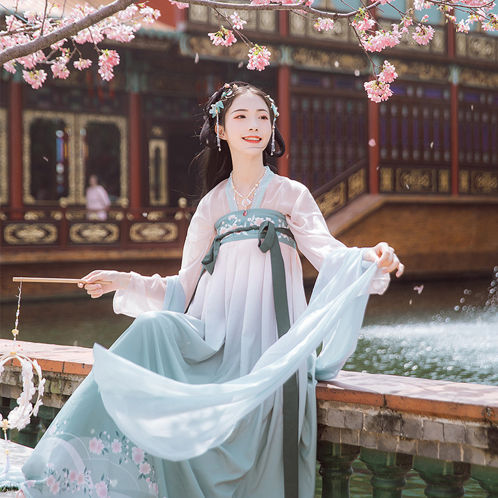 汉尚华莲 汉服齐胸襦裙一套 仅试穿